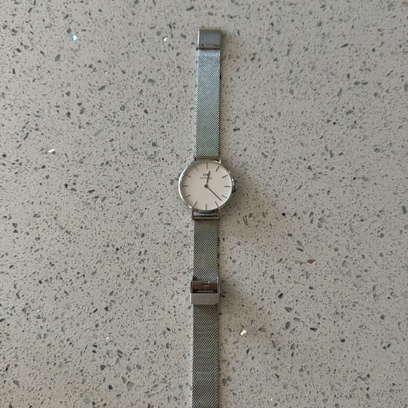 Daniel Wellington Classic Silver Watch EUC - Picture 5 of 9